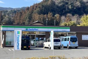ファミリーマート梅郷店